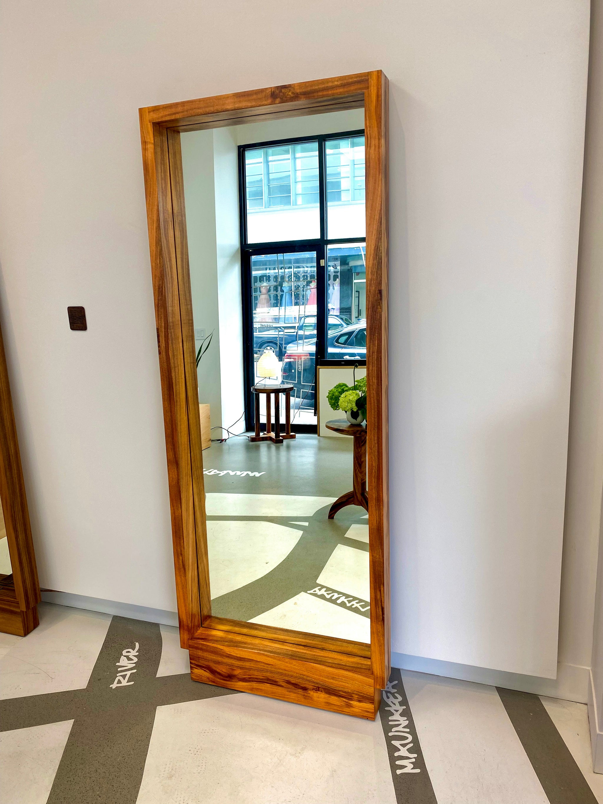 Portal Mirror – Ovryn Design